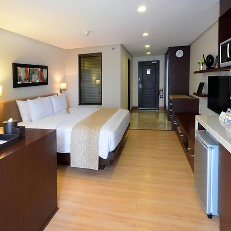 Parque Espana Residence Hotel Managed By Hii Muntinlupa City Екстериор снимка